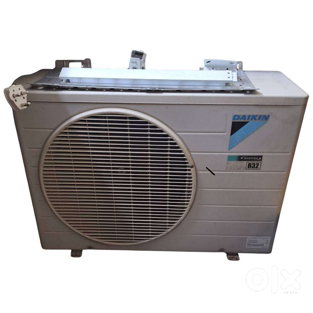 Daikin 1.5 Ton Split AC with external fan unit and remote (Good Condition)