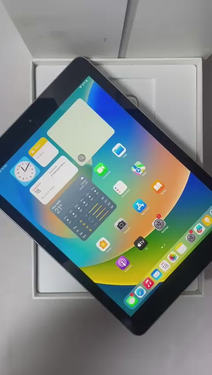 Apple iPad 5th Gen (A1822) Wi Fi 9.7" 128GB Gray (Good Condition)